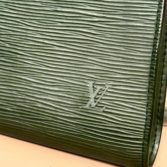 Louis Vuitton Black Epi Pochette - Picture 10 of 12